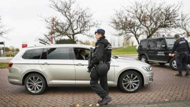 Un 'suspect terorist' care avea un pistol-mitralieră Kalașnikov a fost arestat la Rotterdam 