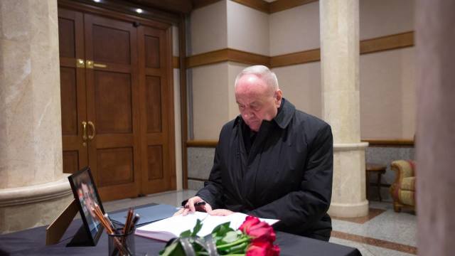 Nicolae Timofti a semnat în cartea de condoleanțe deschisă de ambasada Rusiei 
