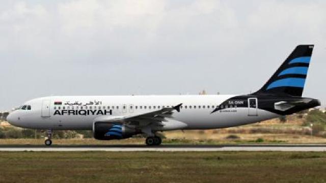 Malta | Doi atacatori au deturnat un avion libian și amenință că îl aruncă în aer 