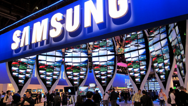 Samsung ar putea lansa un telefon cu ecran curbat