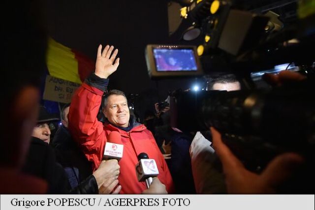 Aproximativ 10.000 de persoane protestează în București față de proiectele de OUG privind grațierea și codurile penale