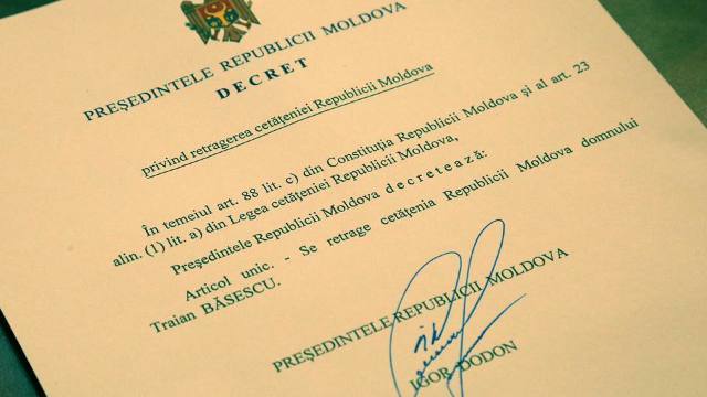 Igor Dodon a semnat decretul prin care îi retrage lui Traian Băsescu cetățenia R.Moldova