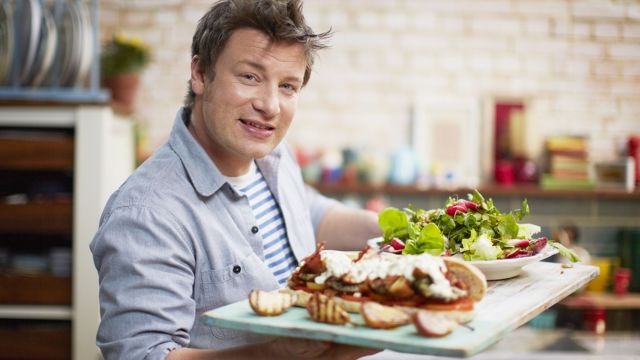 Bucatarul Jamie Oliver va inchide sase restaurante din Marea Britanie, din cauza impactului Brexit