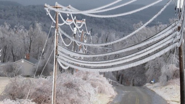 Ninsoarea a lăsat fără curent electric 20 de localități din sudul Republicii Moldova