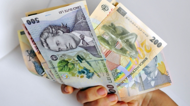 Salariul minim brut ar putea crește în România cu 16%