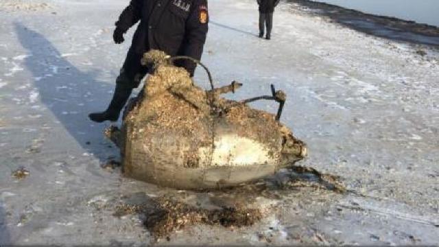 Un motor de avion a fost găsit pe o plajă din România