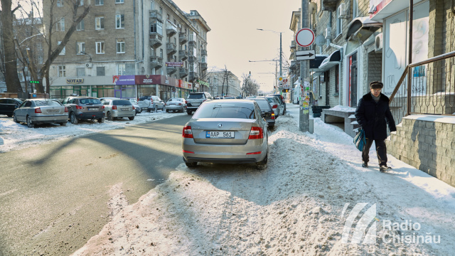 Chișinău | Autoritățile nu au suficienți bani pentru a deszăpezi trotuarele