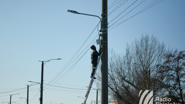 Pilonii de electricitate de pe toate străzile din Chișinău sunt verificați