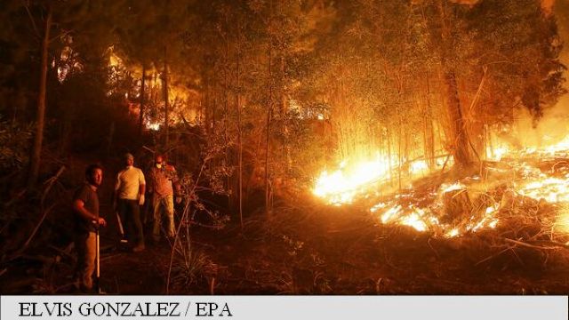 15 pompieri, arestați în Sicila după ce aprindeau intenționat focuri pentru a primi indemnizația de intervenție 