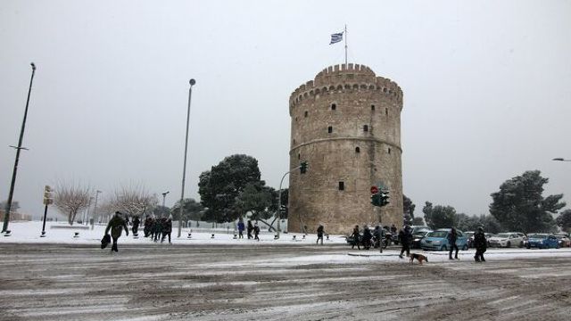 Capitala Greciei, paralizată de cea mai puternică ninsoare din ultimul deceniu 