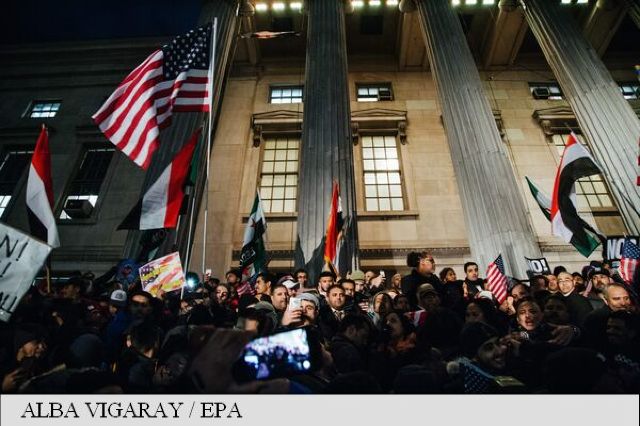 Mii de persoane au manifestat sâmbătă împotriva lui Trump în Europa și în SUA 