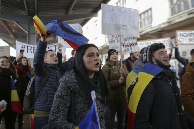 FOTO | Zeci de studenți au ajuns la București pentru ”cel mai mare protest” față de ordonanțele de urgență