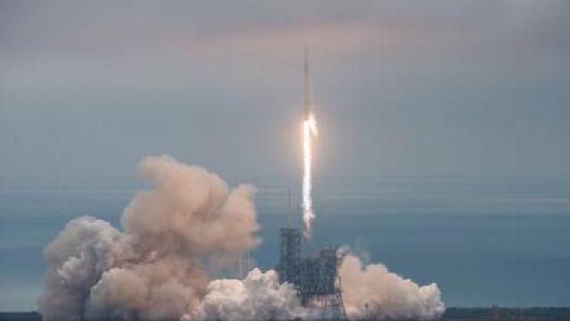 SpaceX a lansat cu succes capsula Dragon spre Stația Spațială Internațională