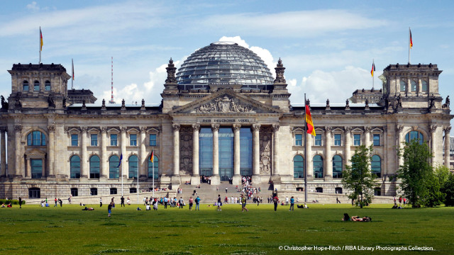 O replică a clădirii Parlamentului german, Reichstag, ȚINTĂ într-un poligon rusesc. Reacția Guvernului Germaniei