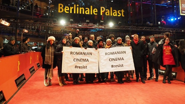 VIDEO | Cineaști români au protestat pe covorul roșu de la Berlin: Romanian Cinema #resist