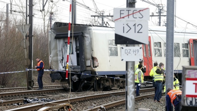 Un mort și 25 răniți în urma deraierii unui tren în Belgia