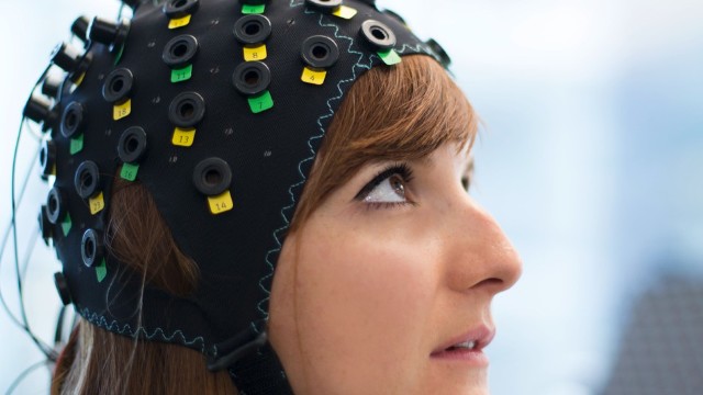 A fost dezvoltată o interfață creier-computer prin care pacienții paralizați își pot comunica gândurile