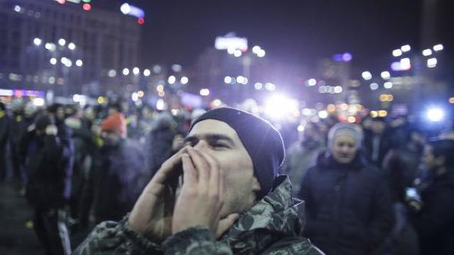 România | Cel mai amplu protest din ultimii 25 de ani. Peste 300.000 de oameni sunt în stradă (VIDEO)