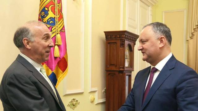 Dodon l-a asigurat pe ambasadorul SUA la Chișinău că nu va denunța Acordul de Asociere cu UE