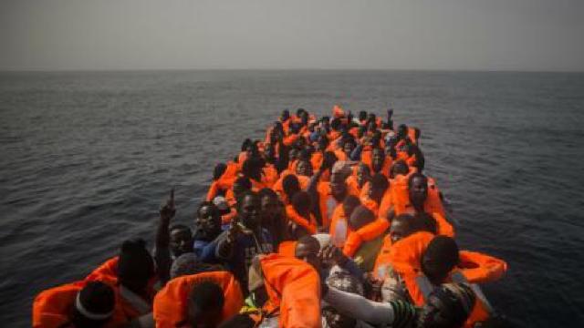 Echipe speciale italiene au salvat 484 de emigranți în Marea Mediterană