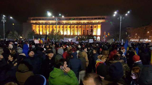 VIDEO A cincea zi de proteste în România. Peste 170.000 de oameni, în Piața Victoriei. 330.000, în toată țara