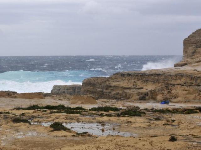 FOTO | Celebra „Fereastră a azurului” din Malta s-a prăbușit în mare