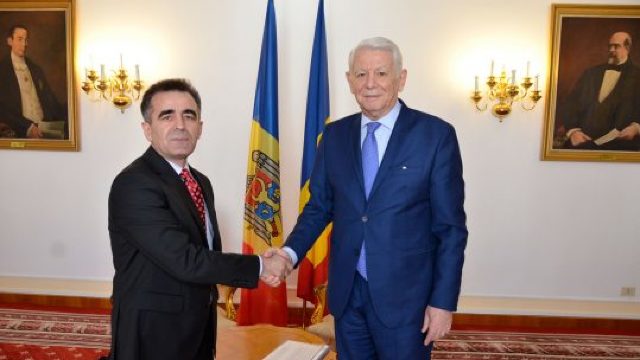 Ministrul român de Externe s-a întâlnit cu ambasadorul R.Moldova: Chișinăul rămâne o prioritate pentru București