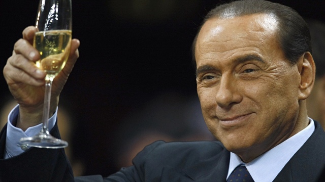 O femeie a oferit 70.000 de euro pentru un prânz cu Silvio Berlusconi
