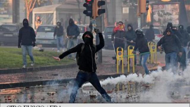 Italia | Ciocniri între poliție și manifestanți cu ocazia unei vizite la Napoli a liderului partidului Liga Nordului
