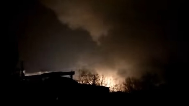 Explozie la un depozit de muniții din Ucraina. 250 de pompieri se lupta cu flăcările