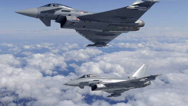 Marea Britanie trimite în România avioane militare Typhoon