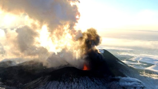 Un vulcan din Rusia a erupt pentru prima dată după 250 de ani