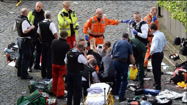 Atacul de la Londra | Șapte persoane au fost arestate. Poliția a revizuit bilanțul la patru morți