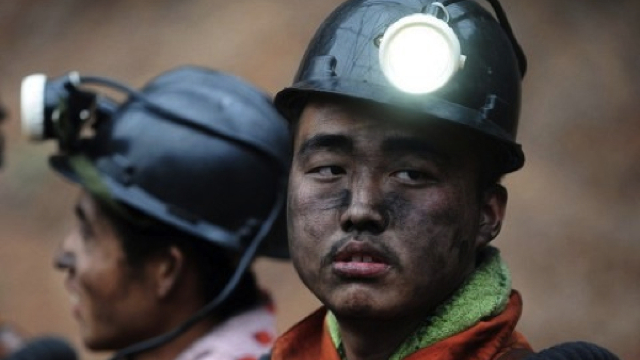 China va micșora cu o jumătate de milion numărul de locuri de muncă în sectoarele de minerit