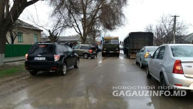 UPDATE | În Vulcănești protestatarii au blocat drumul în raza orașului (FOTO)