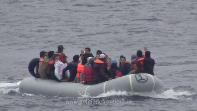Peste 50 de persoane, dintre care 13 copii, salvate de polițiștii de frontieră români în Marea Egee