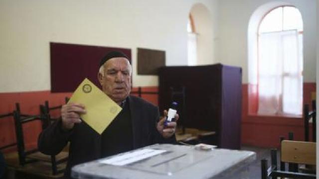 Referendum în Turcia | S-au deschis primele secții de vot