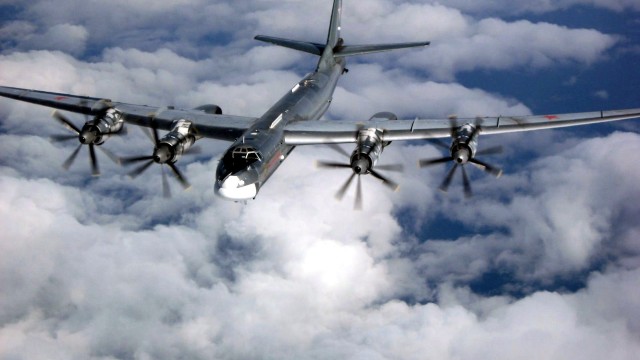Statele Unite au interceptat două bombardiere rusești aproape de Alaska 
