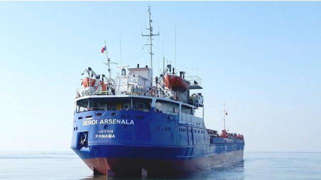 O navă cargo, cu 12 marinari la bord, a naufragiat în Marea Neagră
