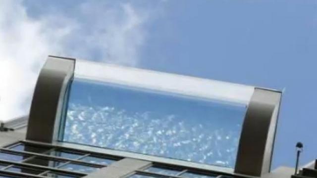 VIDEO | Piscina transparentă suspendată pe un zgârie-nori din Houston
