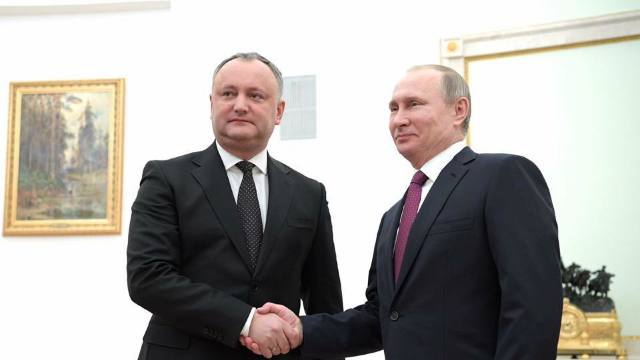 Putin îl încurajează pe Dodon să dezvolte un „parteneriat strategic” cu Rusia