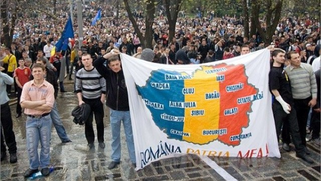 Flashmob la Ambasada R.Moldova de la București | Basarabenii marchează 8 ani de la evenimentele din 2009