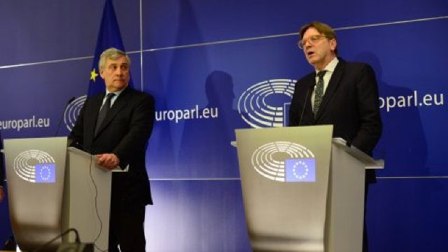 Parlamentul European a aprobat condițiile în care acceptă un acord cu Marea Britanie (VIDEO)