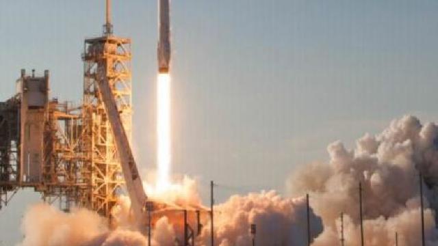 SpaceX amână lansarea în spațiu a primei sale încărcături clasificate „secret de apărare”
