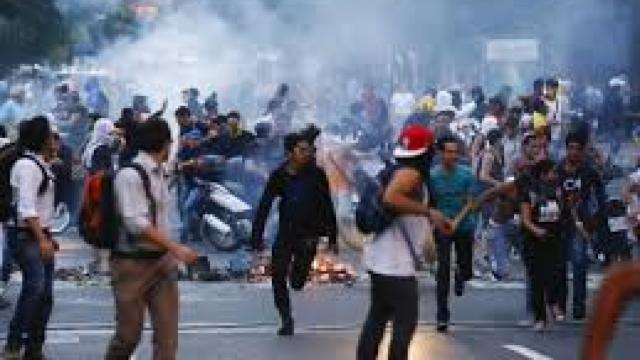 Proteste violente în Venezuela: trei morți