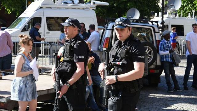 Atacul din Manchester | Poliția britanică a eliberat trei dintre cei 14 suspecți reținuți
