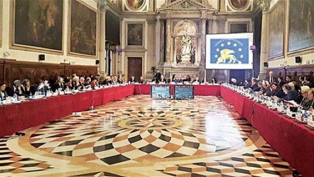 Reprezentanții Comisiei de la Veneția se vor întâlni cu grupurile parlamentare