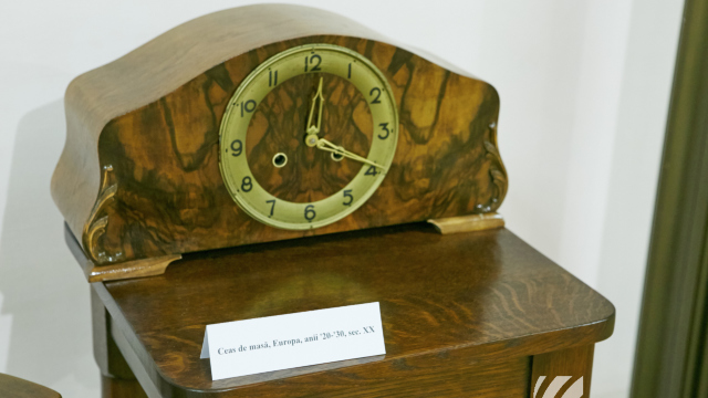 FOTO | „Ceasul de-a lungul timpului”, expoziție vernisată la Chișinău 