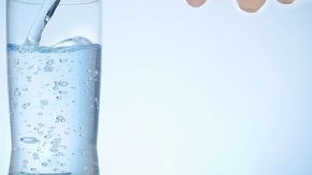 Apa minerală ne influențează silueta în mod negativ