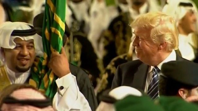 VIDEO | Donald Trump, în Arabia Saudită. Cum a dansat șeful de la Casa Albă dansul ceremonial cu sabia